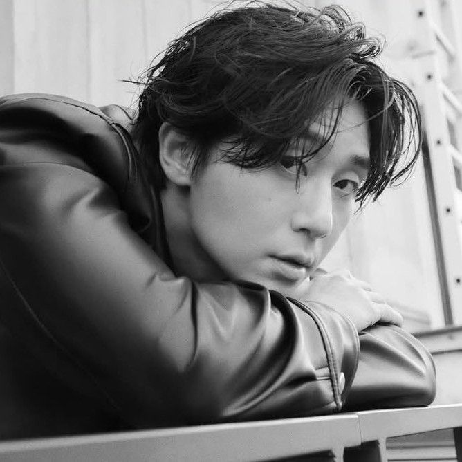 A moment captured by a fan of Park Seojoon