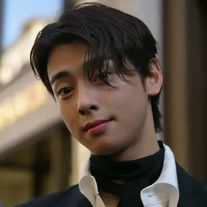 Recent activity shot of Cha Eunwoo