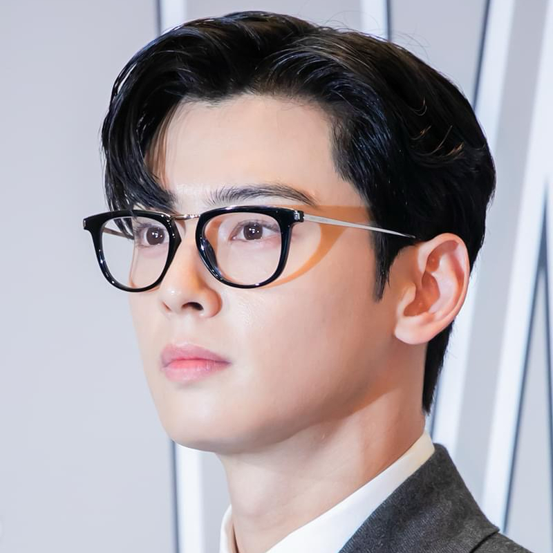 A moment captured by a fan of Cha Eunwoo