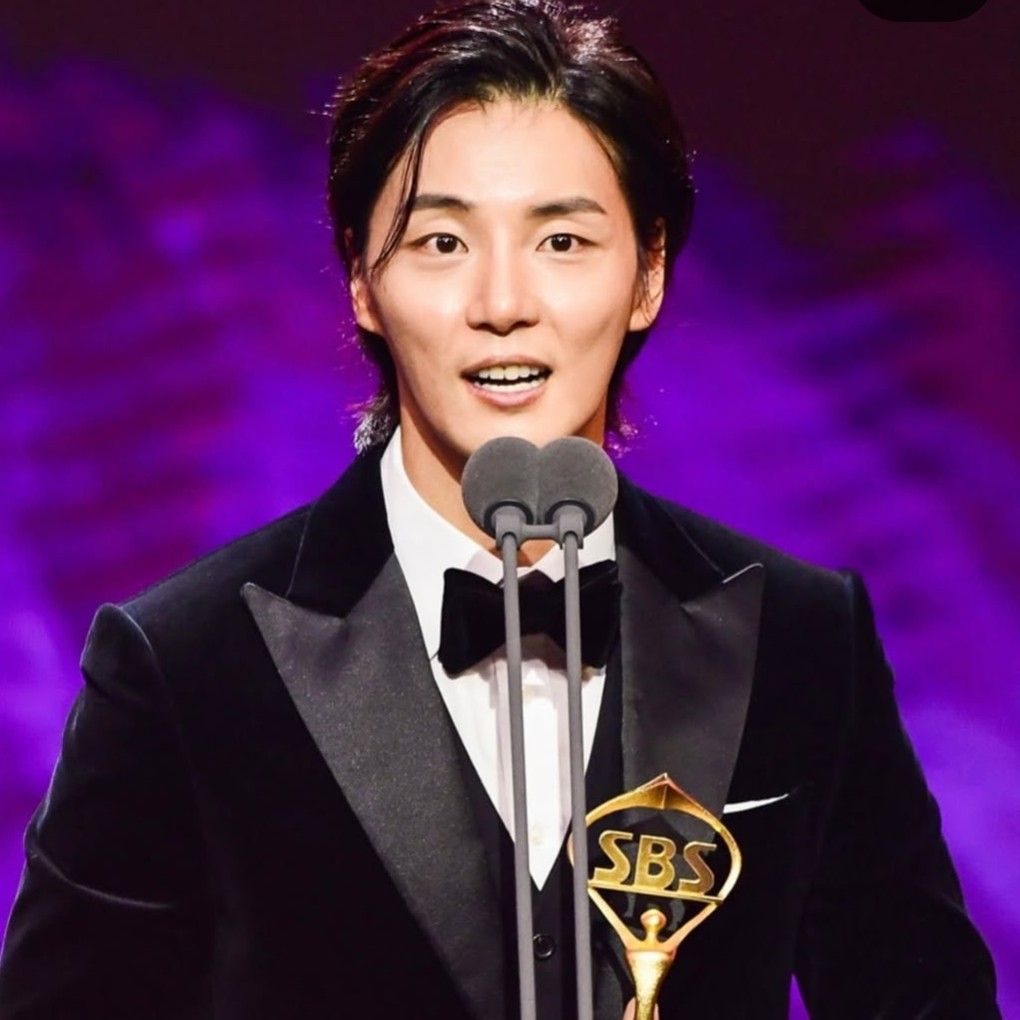 Latest photo of Yoon Shiyoon