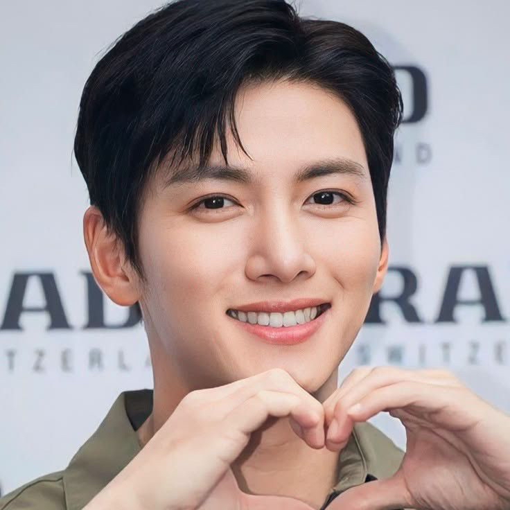 粉丝拍下的池昌旭瞬间