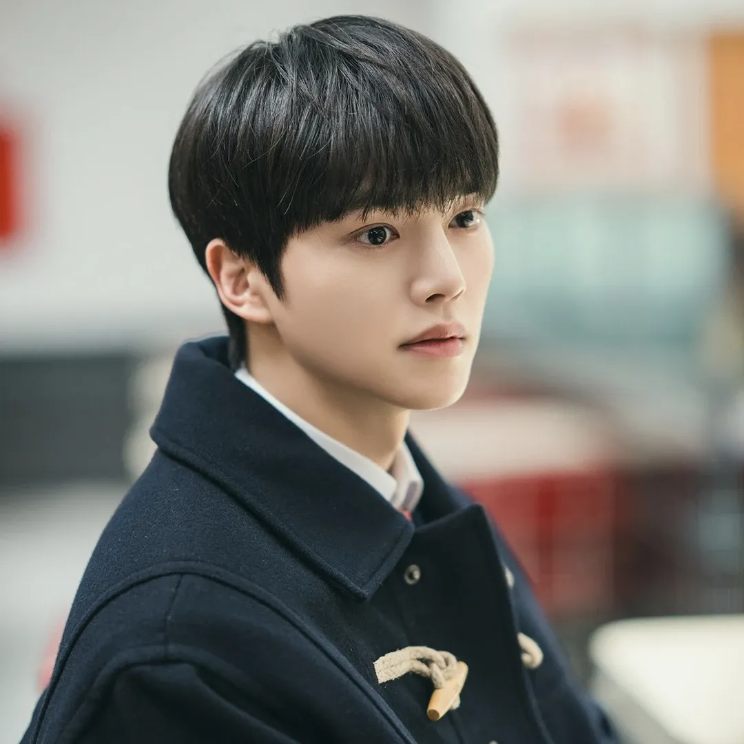 Latest photo of Song Kang