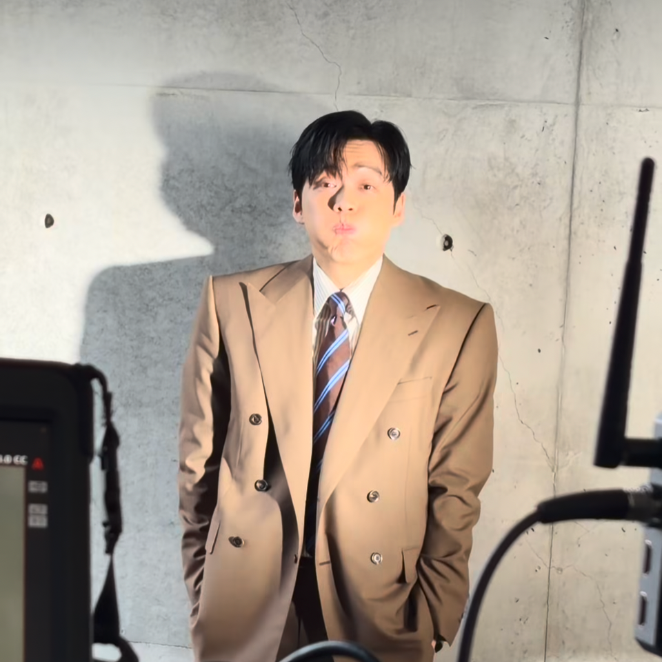 Behind-the-scenes cut of Namkoong Min