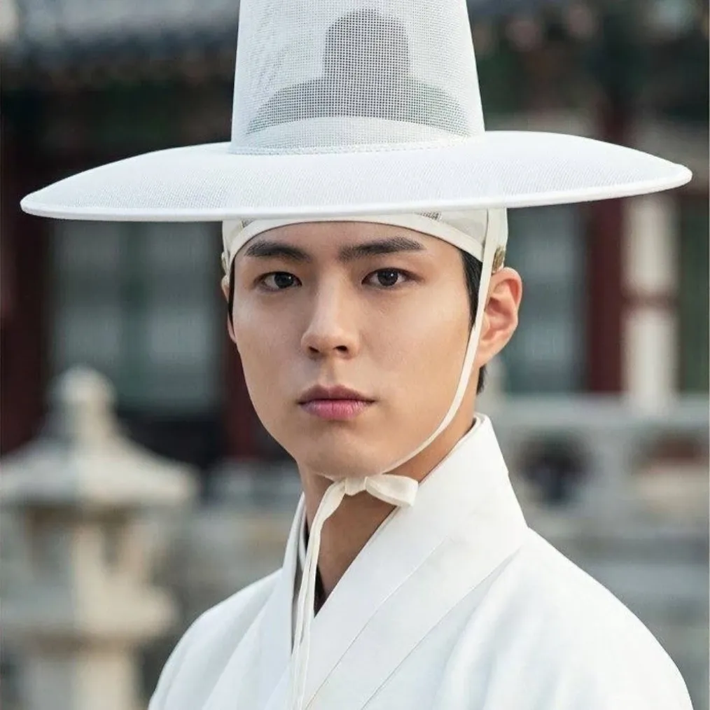 Recent activity shot of Park Bogum