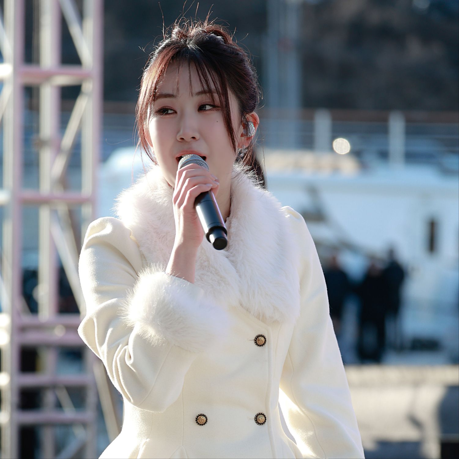 Cuplikan di balik layar dari Jeon Yujin