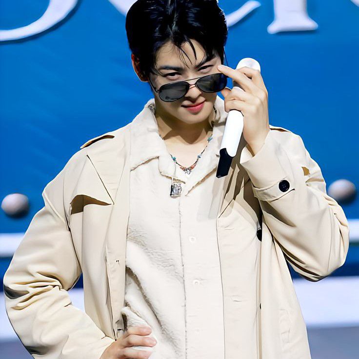 粉丝拍下的车银优瞬间