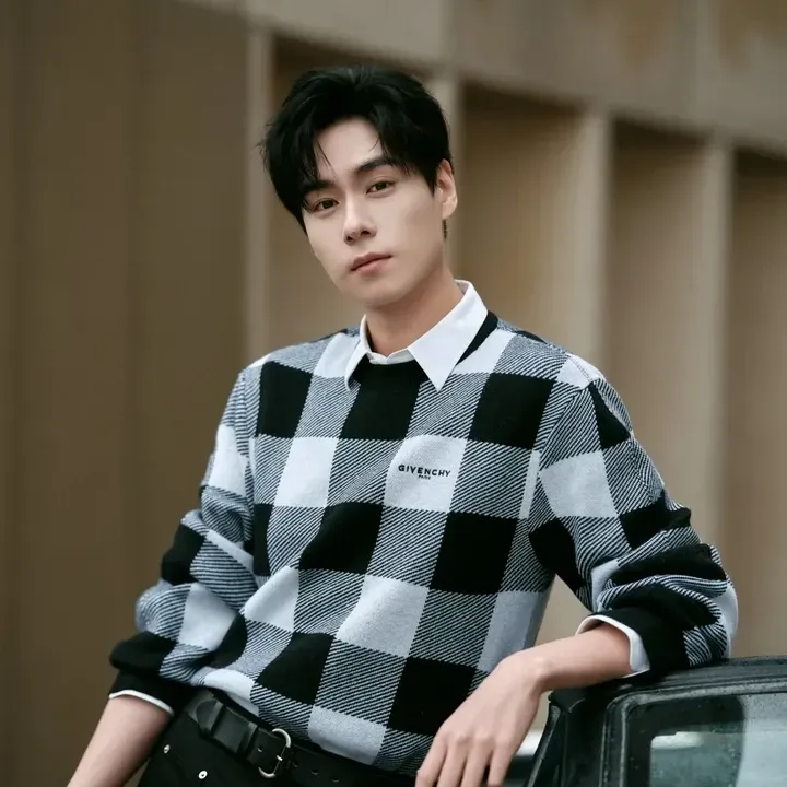Latest photo of Hu Yitian