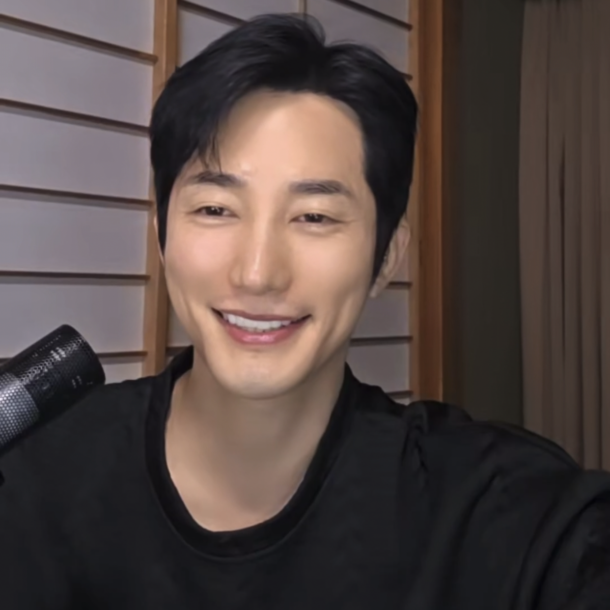 A moment captured by a fan of Park Sihoo