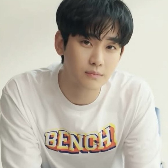 Behind-the-scenes cut of Kim Soohyun