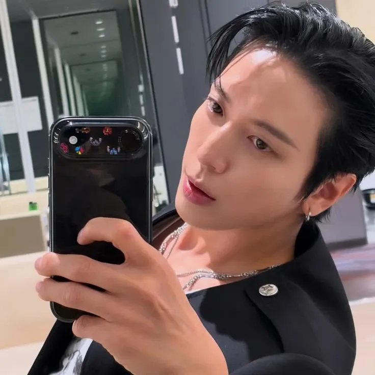 Cuplikan di balik layar dari Jung Yonghwa