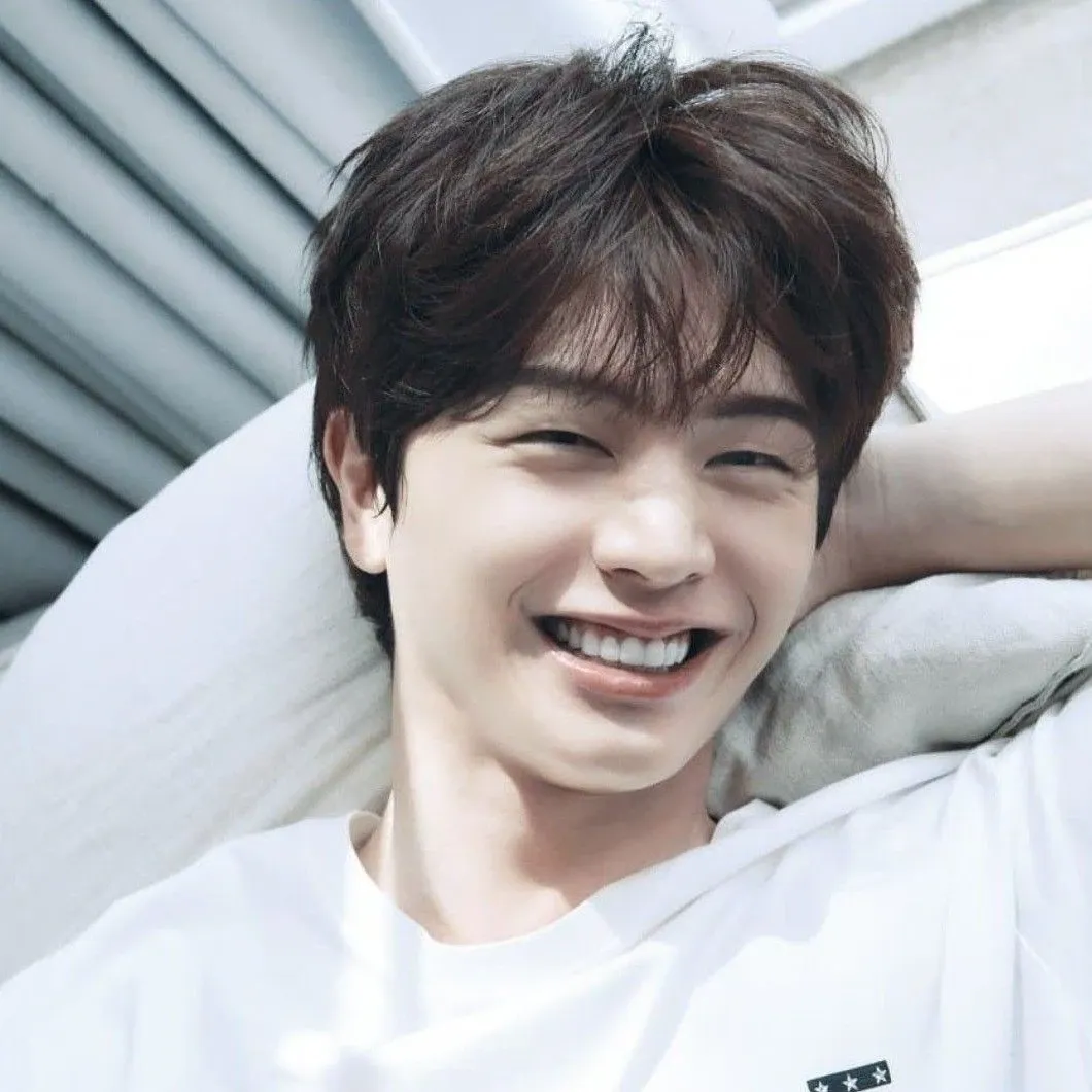 A moment captured by a fan of Yook Sungjae