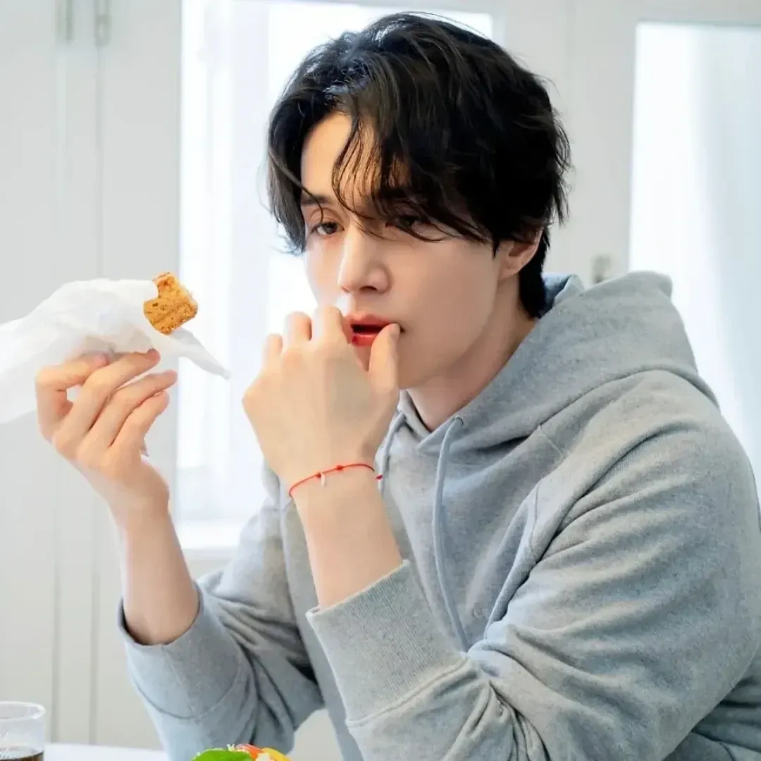 Recent activity shot of Lee Dongwook