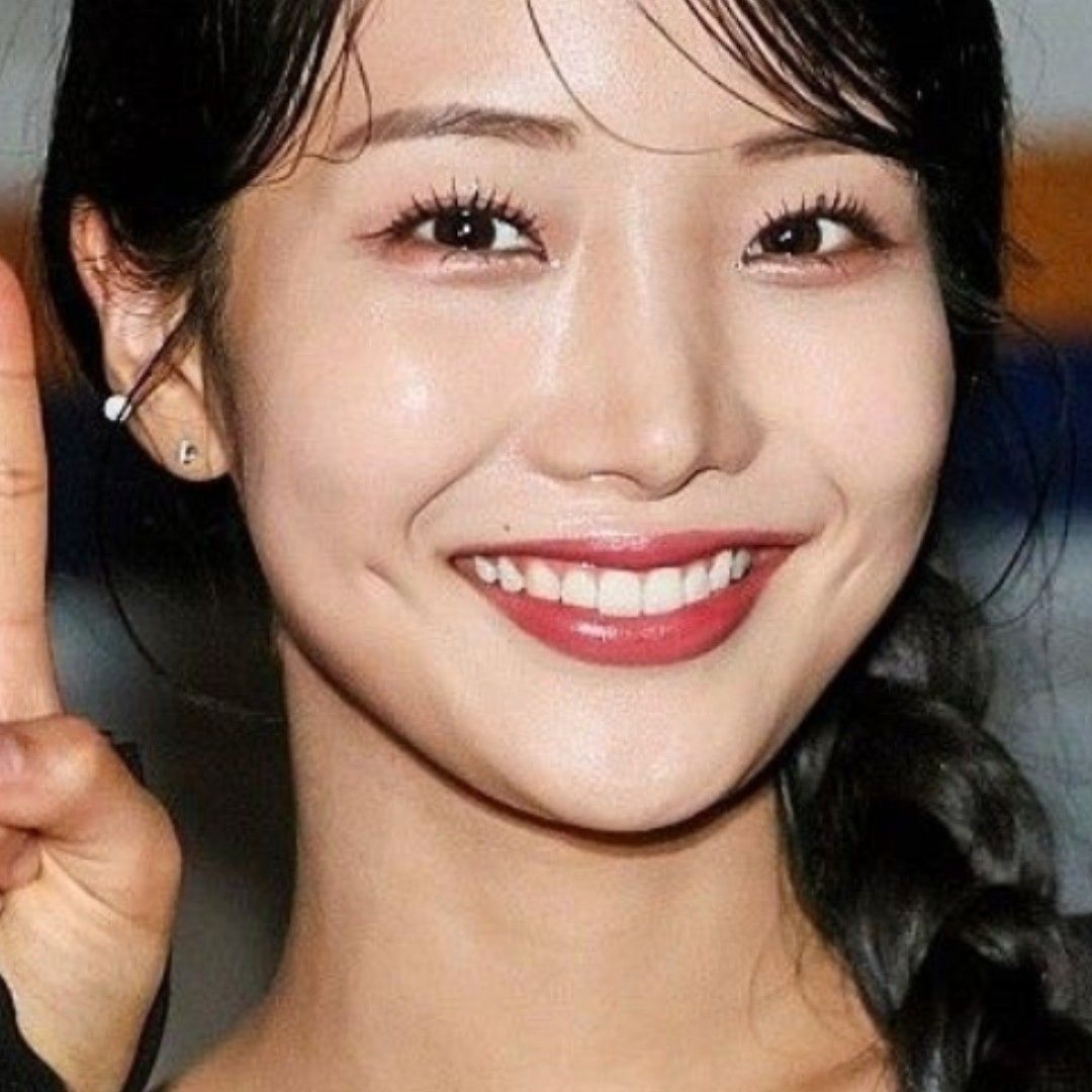 A moment captured by a fan of Kim Soyeon (2004)