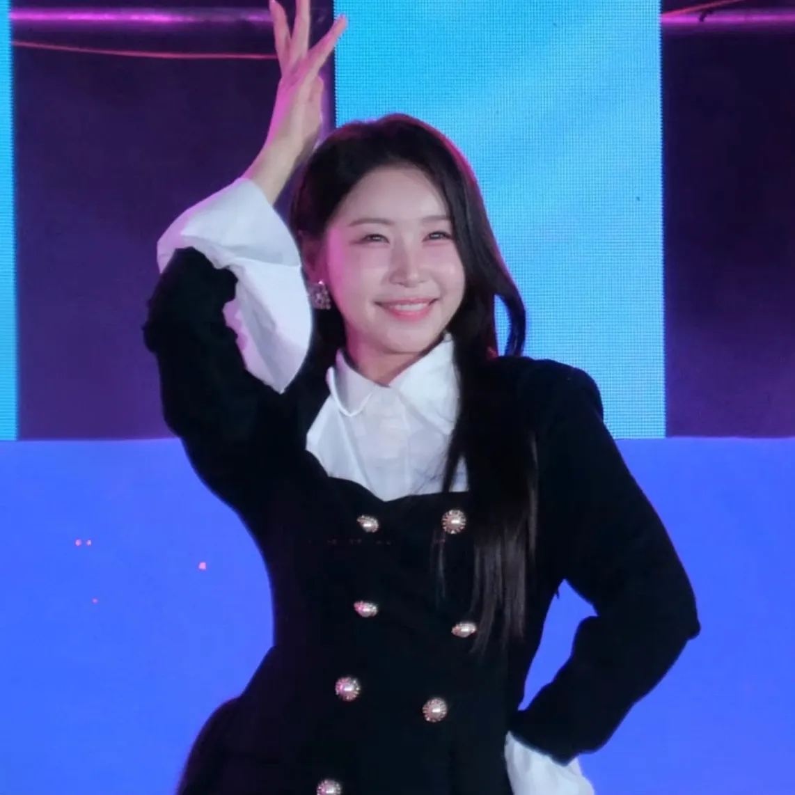 Behind-the-scenes cut of Lee Sona