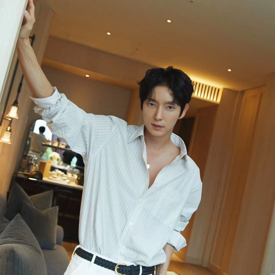 Behind-the-scenes cut of Lee Joongi