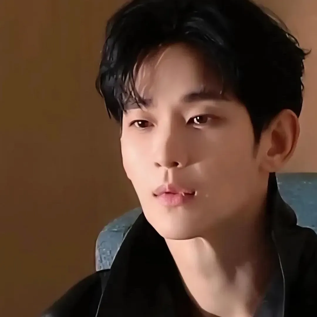 Behind-the-scenes cut of Kim Soohyun