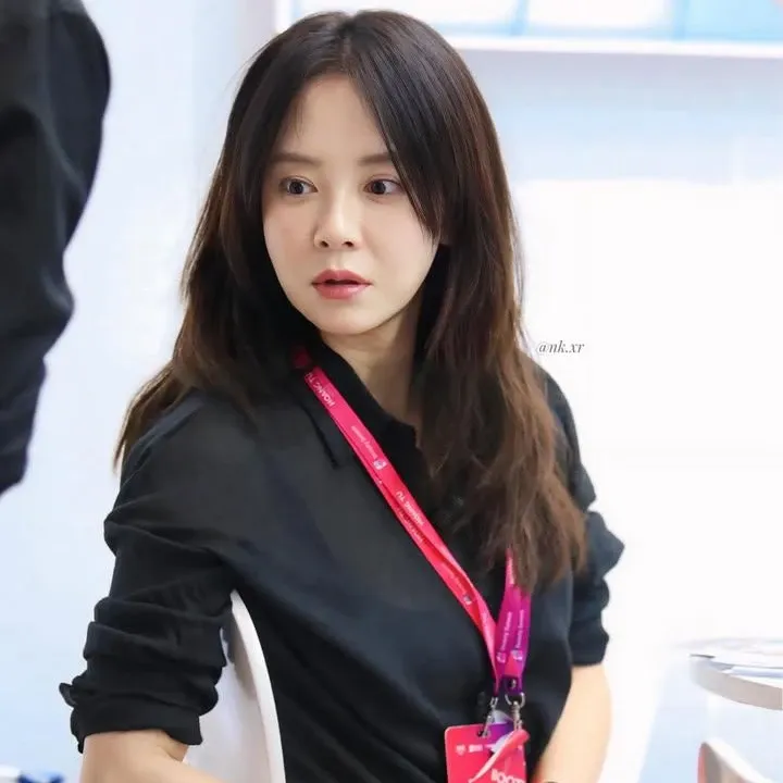 A moment captured by a fan of Song Jihyo