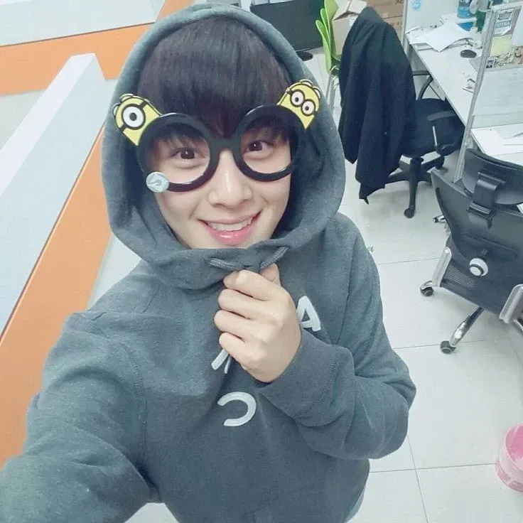 Behind-the-scenes cut of Cha Eunwoo