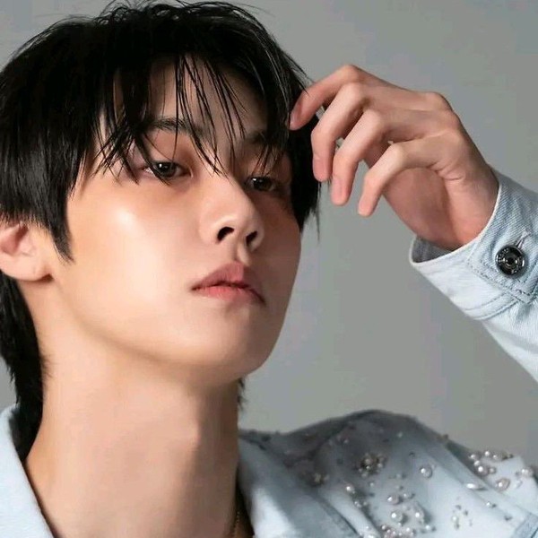 Representative photo of Lee Seunghyub showing their charm