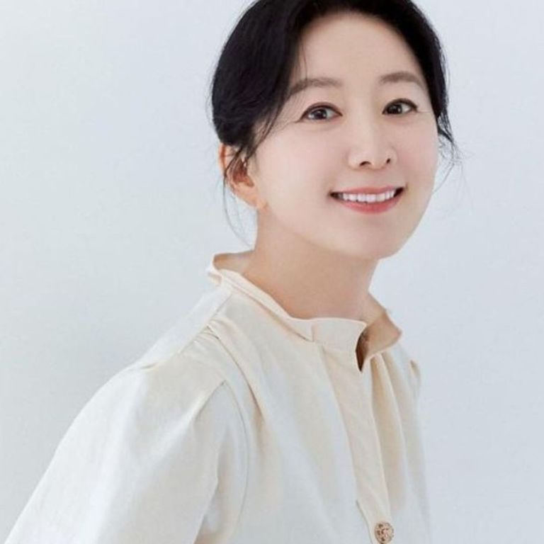 Behind-the-scenes cut of Kim Heeae
