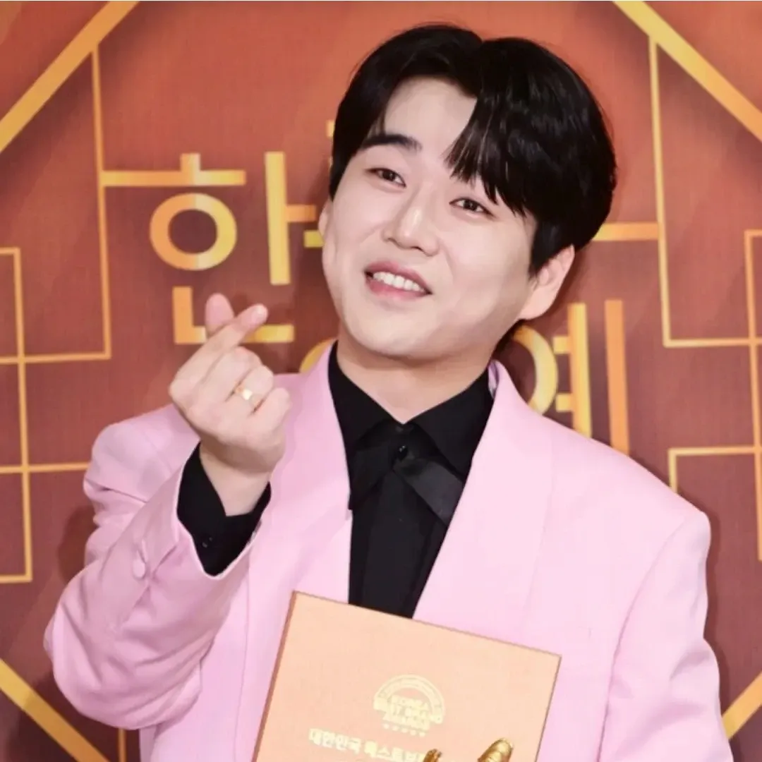 A moment captured by a fan of Hwang Youngwoong