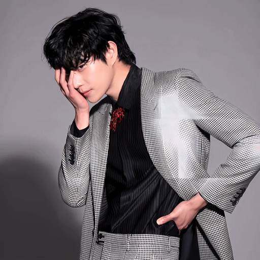 Behind-the-scenes cut of Kim Youngdae
