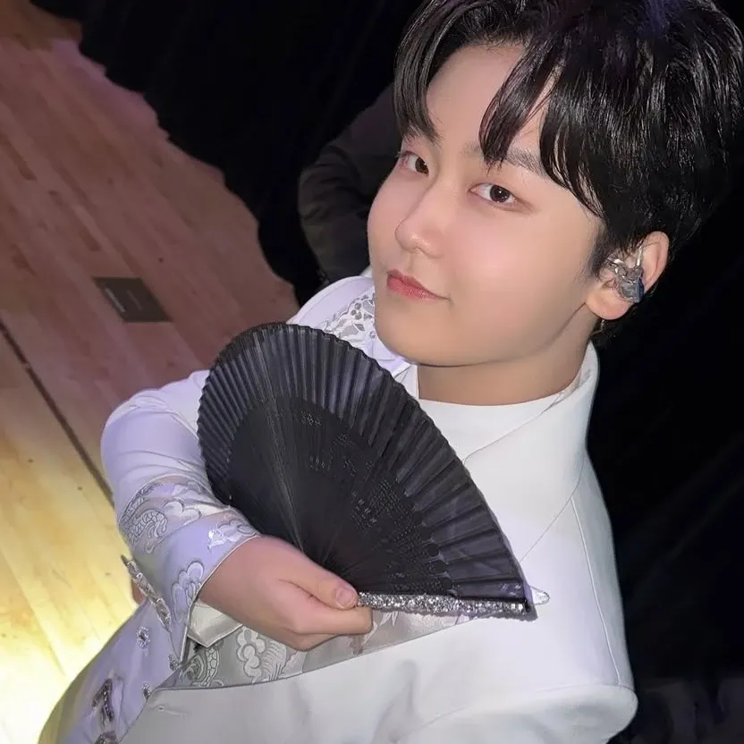 Behind-the-scenes cut of Park Sungon