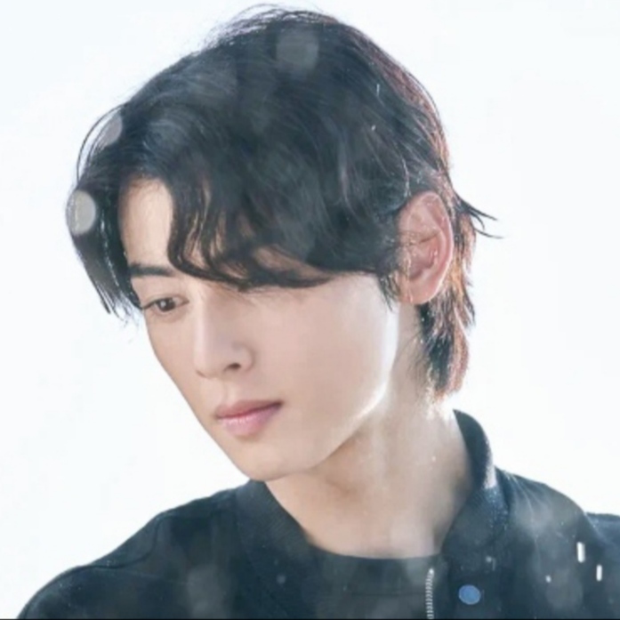 Recent activity shot of Cha Eunwoo