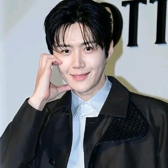 金宣虎的最新照片