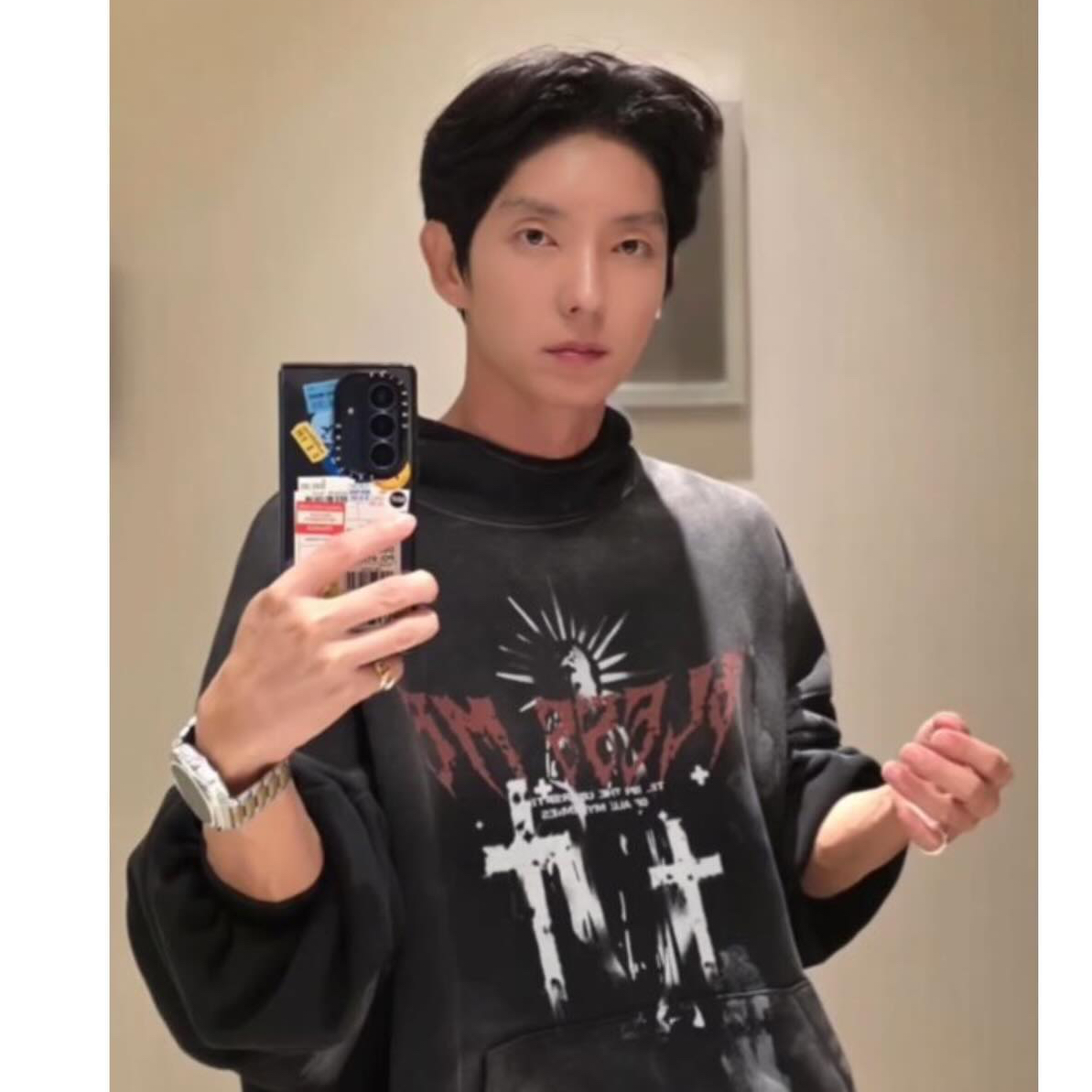 A moment captured by a fan of Lee Joongi