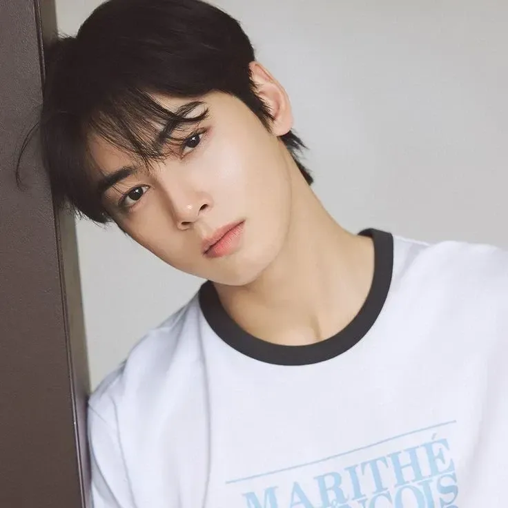 Latest photo of Cha Eunwoo