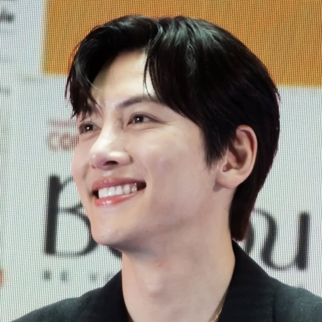 Behind-the-scenes cut of Ji Changwook