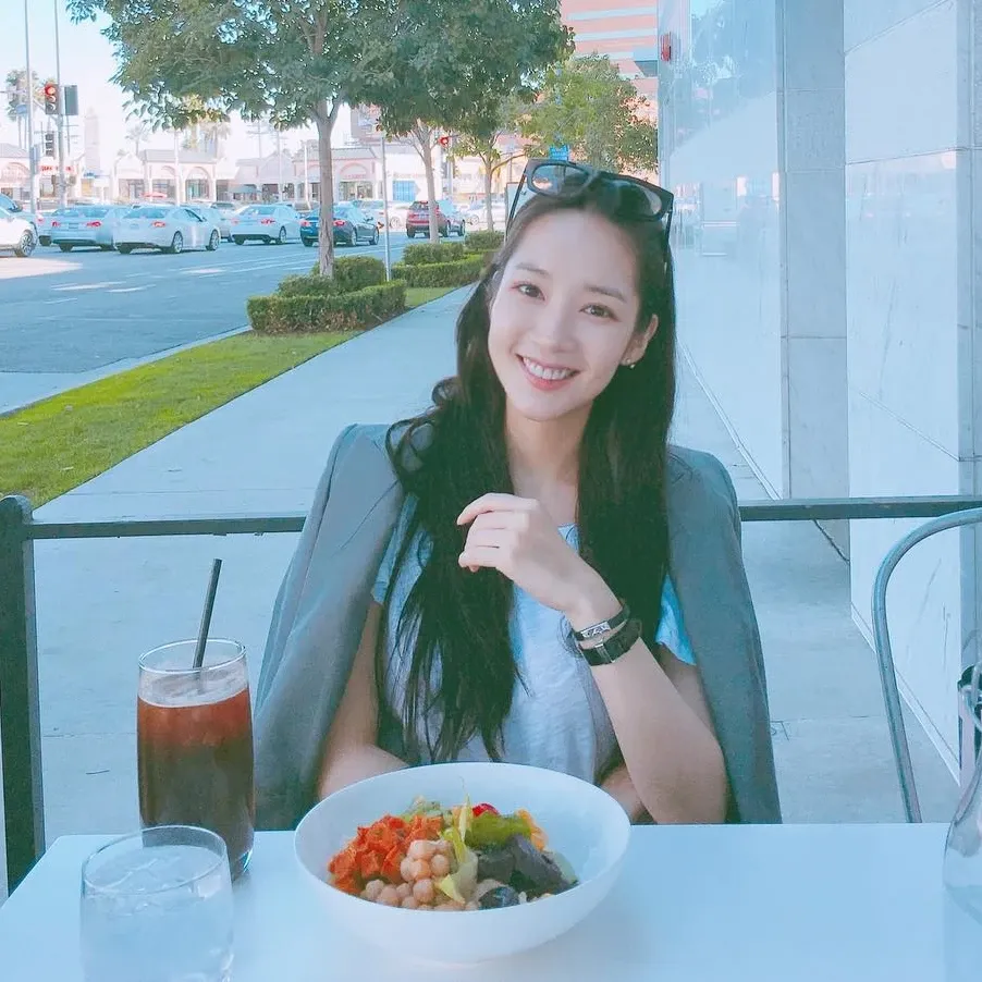 粉絲拍下的朴敏英瞬間