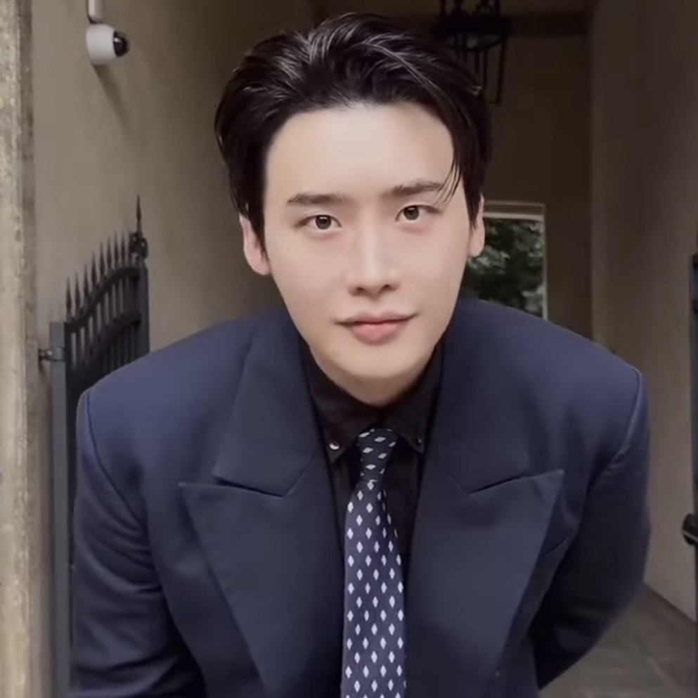 Behind-the-scenes cut of Lee Jongsuk