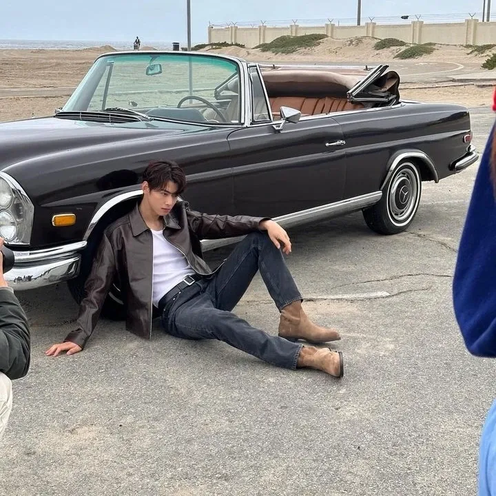 Behind-the-scenes cut of Cha Eunwoo