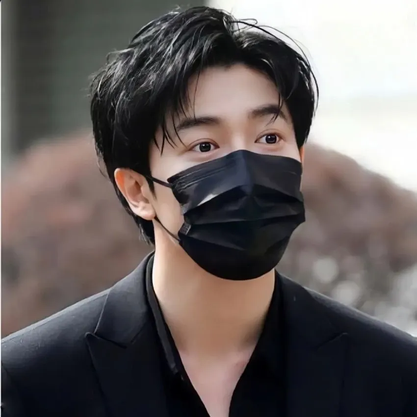 粉絲拍下的金材昱瞬間