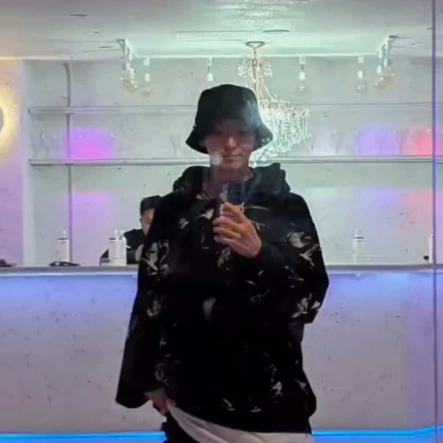 Cuplikan di balik layar dari Lee Joongi