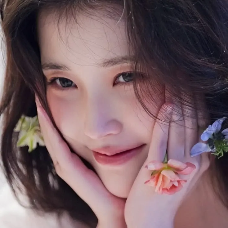 Foto kegiatan terbaru dari IU