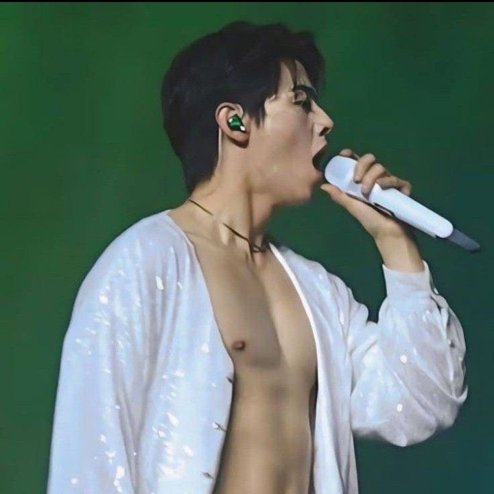 Behind-the-scenes cut of Cha Eunwoo