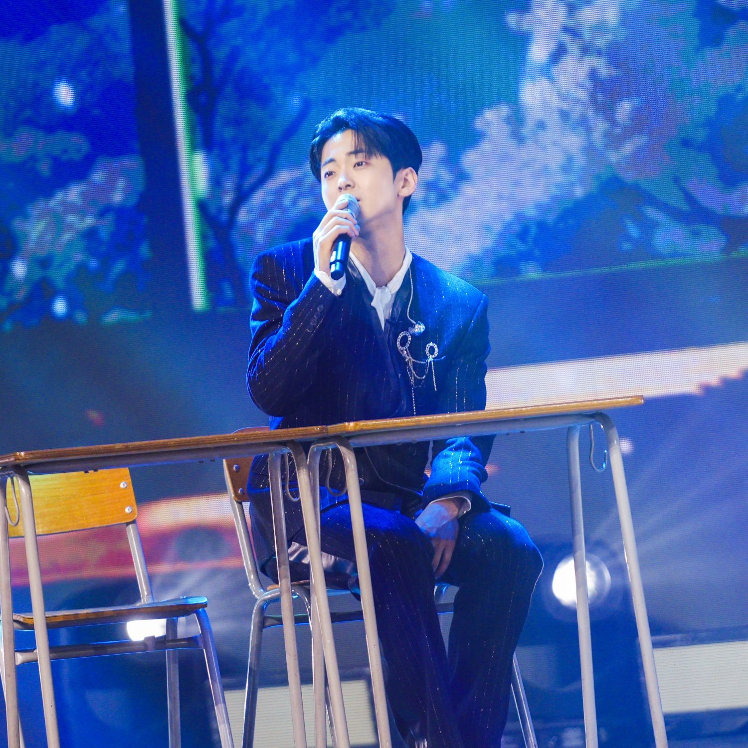 A moment captured by a fan of Park Minsu