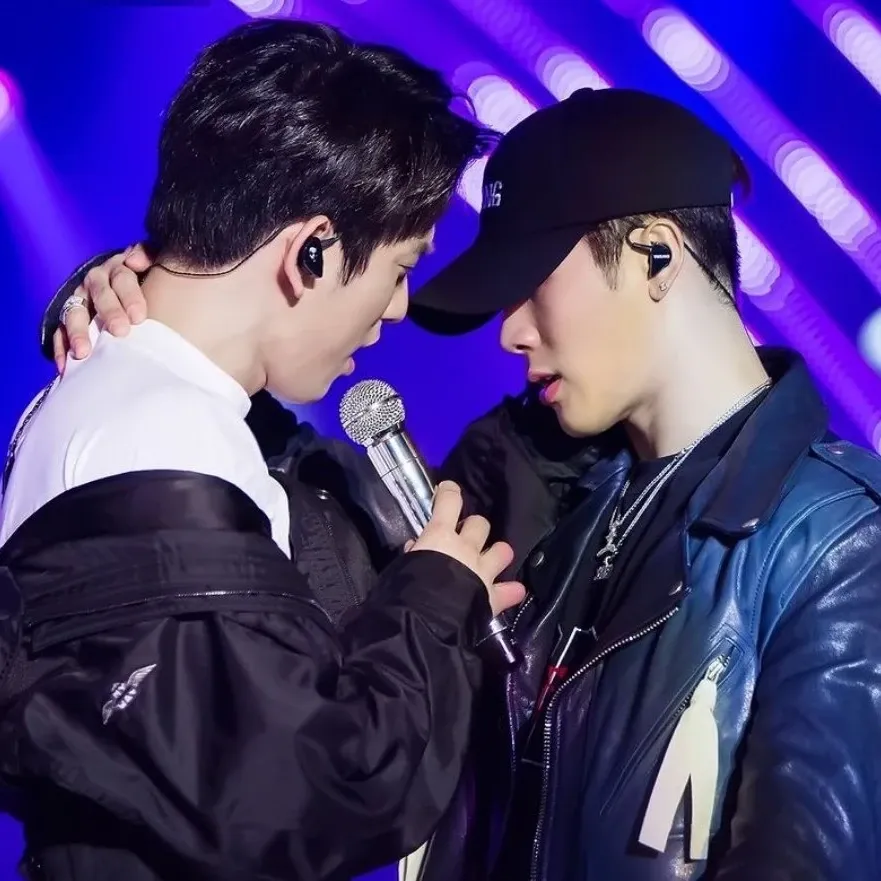 A moment captured by a fan of Park Jinyoung