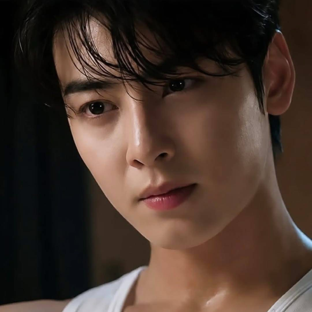 Latest photo of Cha Eunwoo