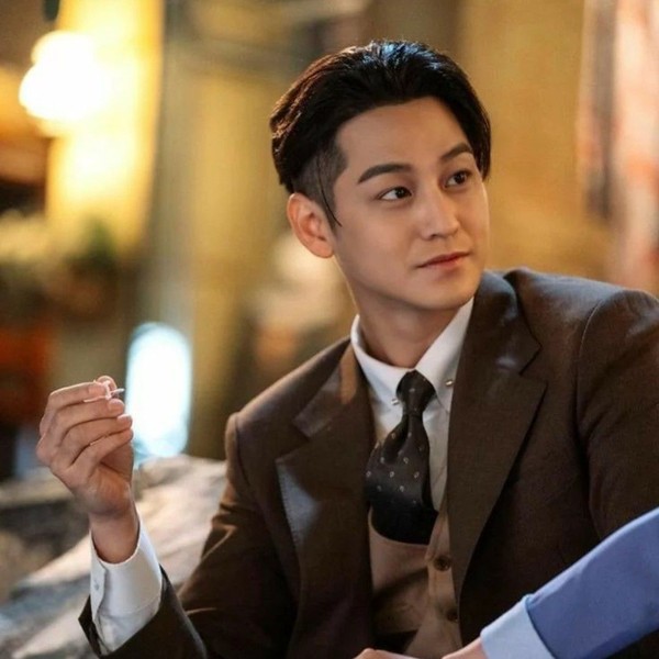 Foto profil populer Kim Bum yang dipilih melalui voting