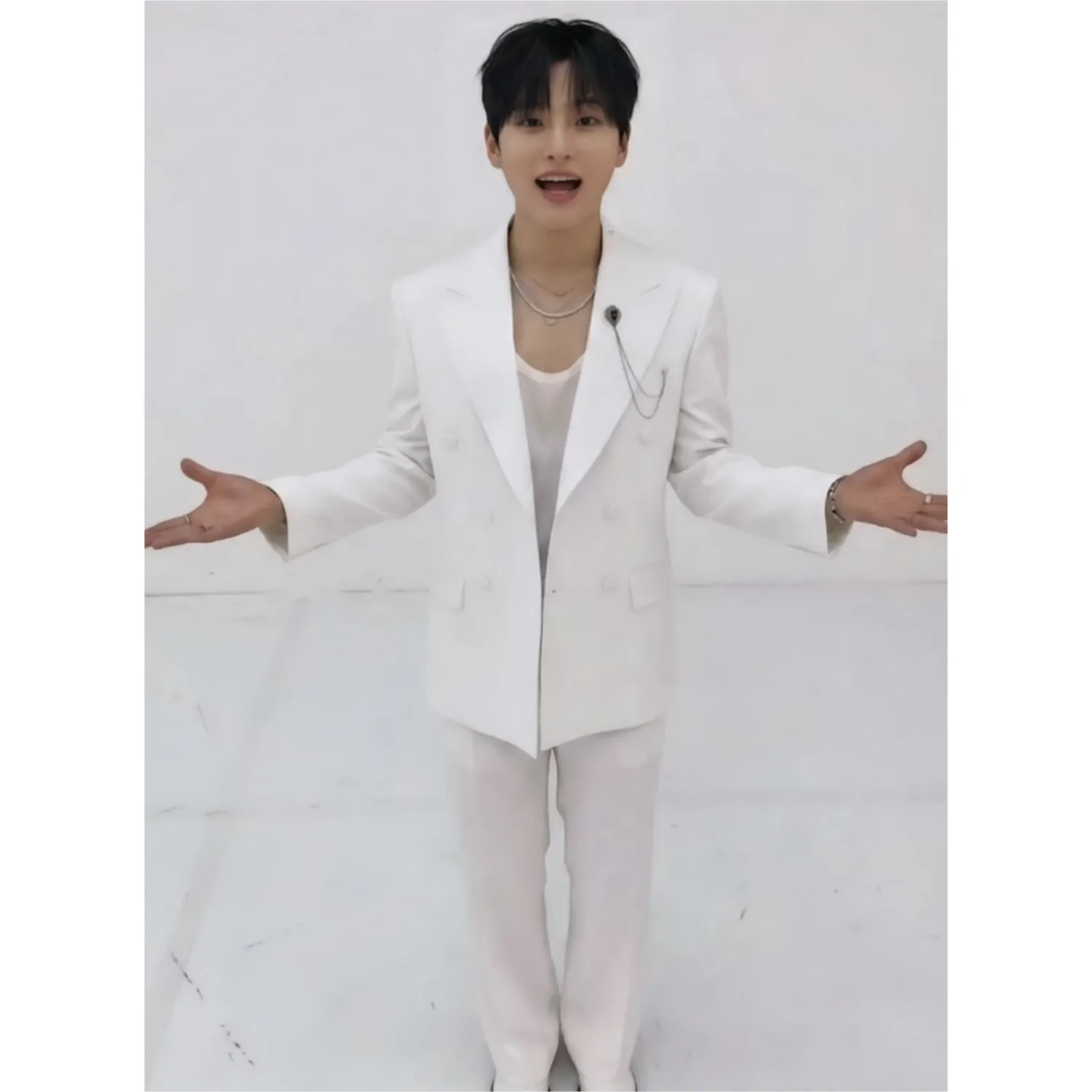 Behind-the-scenes cut of Seong Ri