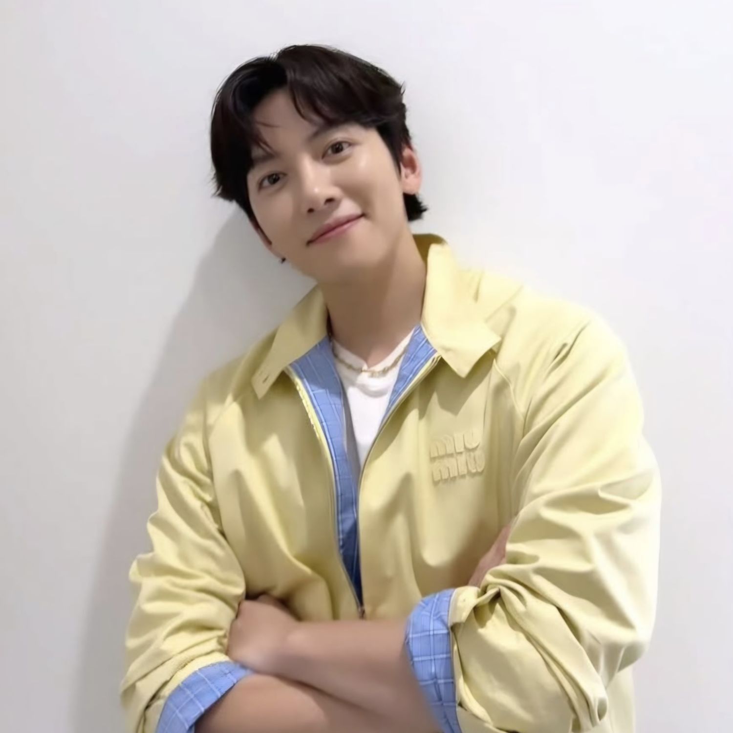 Behind-the-scenes cut of Ji Changwook