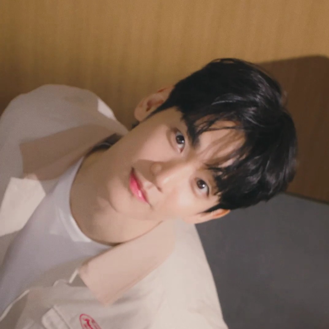 Behind-the-scenes cut of Kim Soohyun