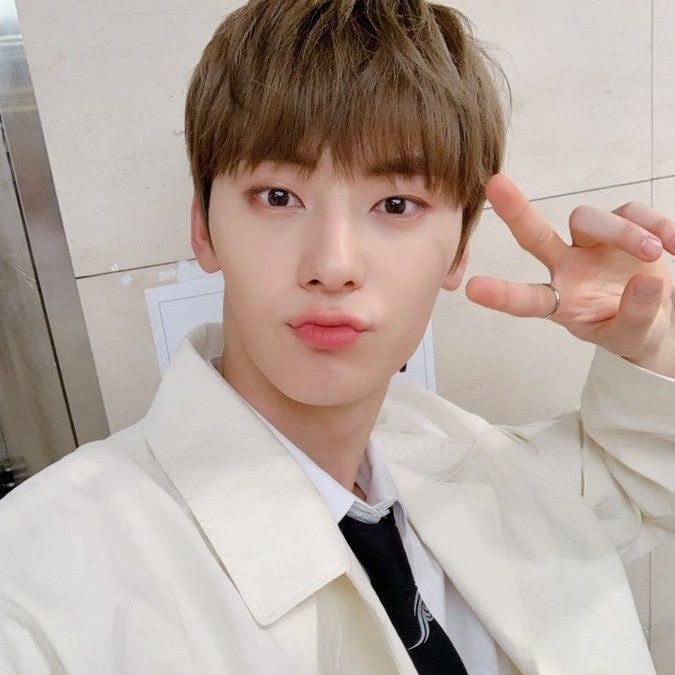 A moment captured by a fan of Hwang Minhyun