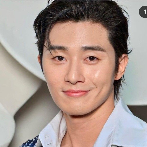 A moment captured by a fan of Park Seojoon