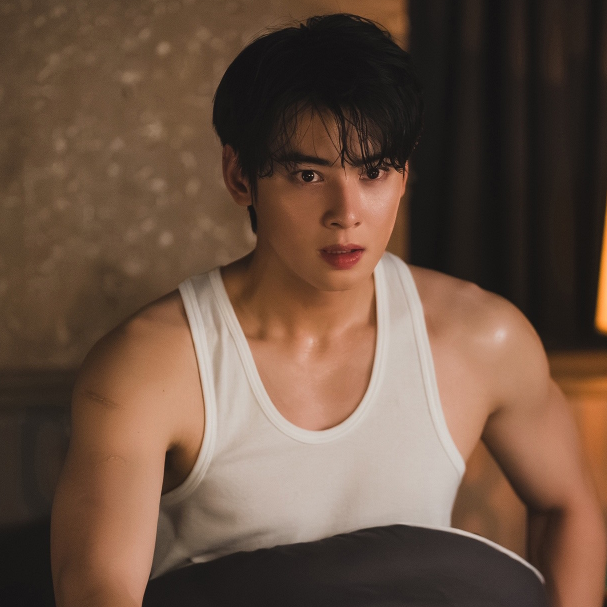 Behind-the-scenes cut of Cha Eunwoo