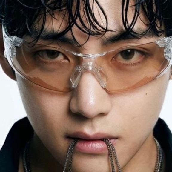 Konten selebriti populer yang sedang hangat di komunitas